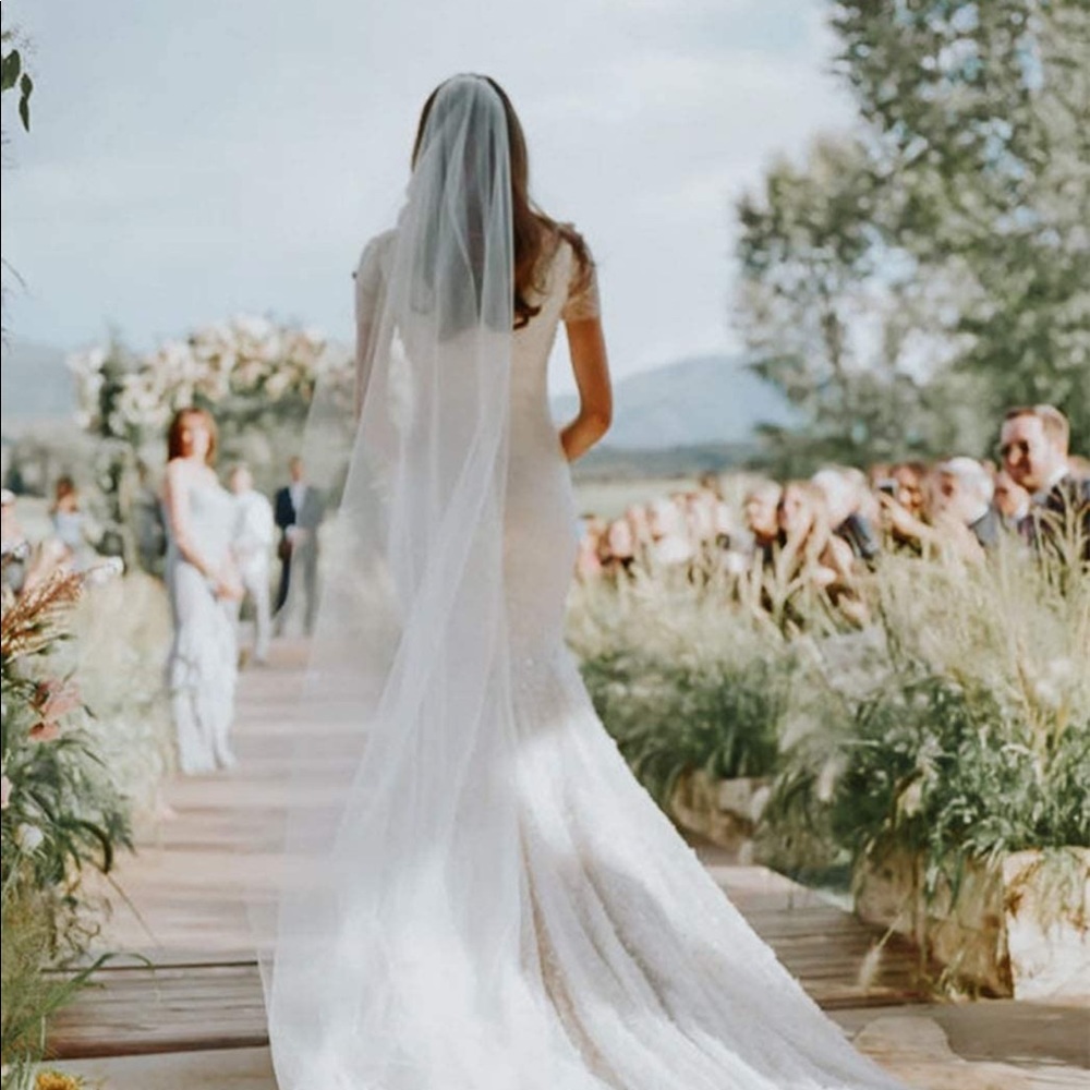 Ivory wedding veil 59” w - 118” long